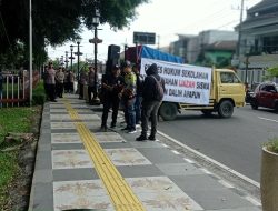 Ijazah Ditahan Sekolah, LSM Ratu Gelar Aksi di Depan Pemkab Kediri