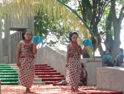 Hanya Gadis Suci yang Boleh Menari Tabur Bunga di Sendang Tirto Kamandanu