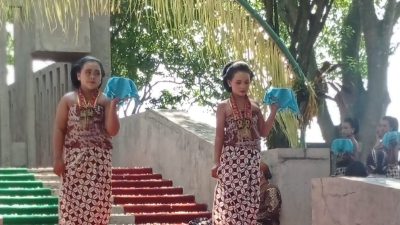 Hanya Gadis Suci yang Boleh Menari Tabur Bunga di Sendang Tirto Kamandanu