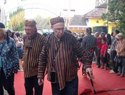 Wisatawan Asal Perancis Kagumi Kirab Budaya Spiritual Suro di Kediri
