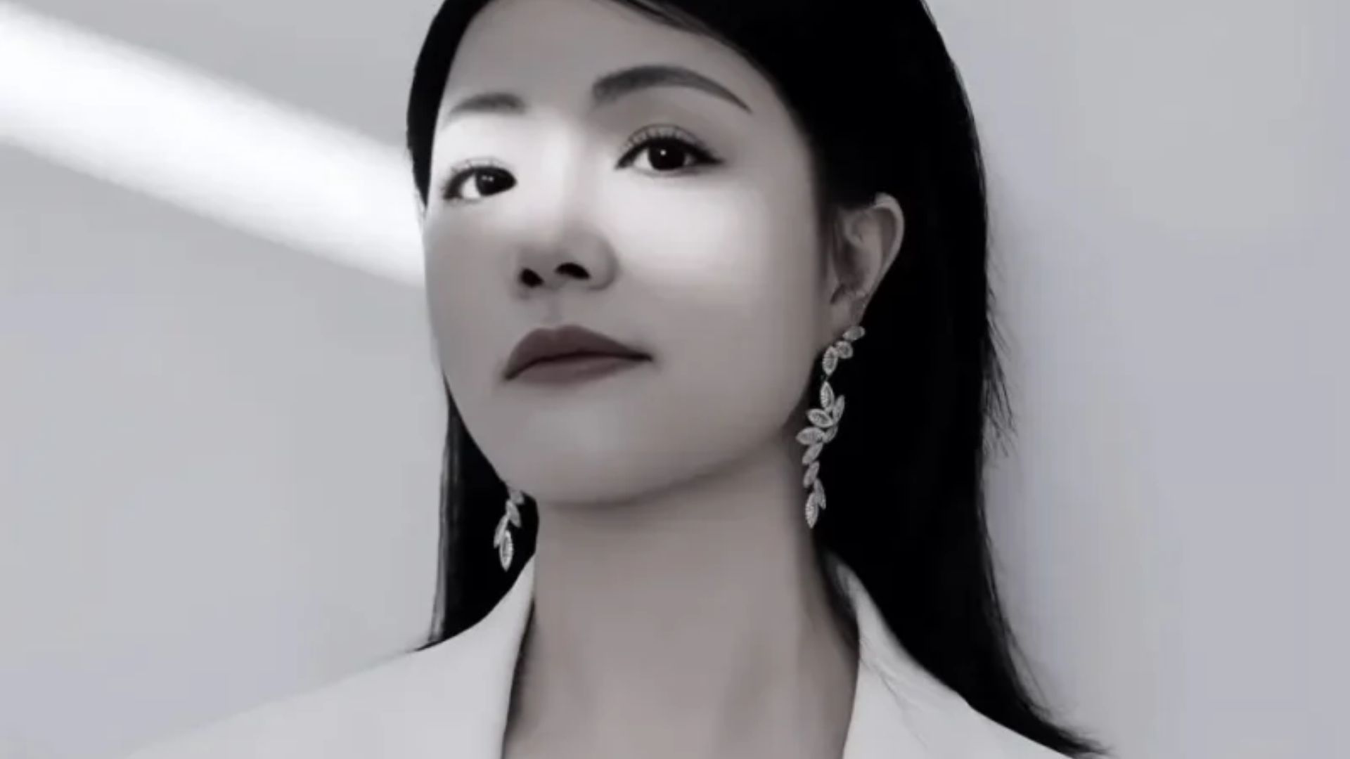 Penyanyi Tiongkok Duan Yu Tutup Usia Saat Saat Live Streaming, Bangun Usai 25 Hari Koma!