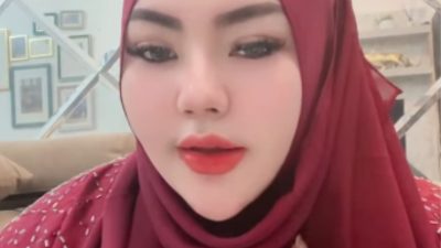 Unggah Penampilan Berhijab, Lisa Mariana Malah Tuai Cibiran dari Netizen: Mau Saingan Sama Bu Cinta?