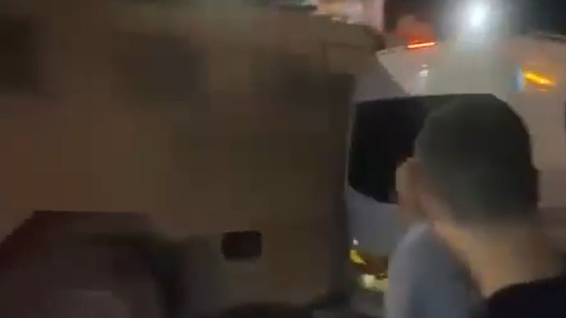 Brutal! Bus Jamaah Haji Palestina Diseruduk Kendaraan Militer Israel