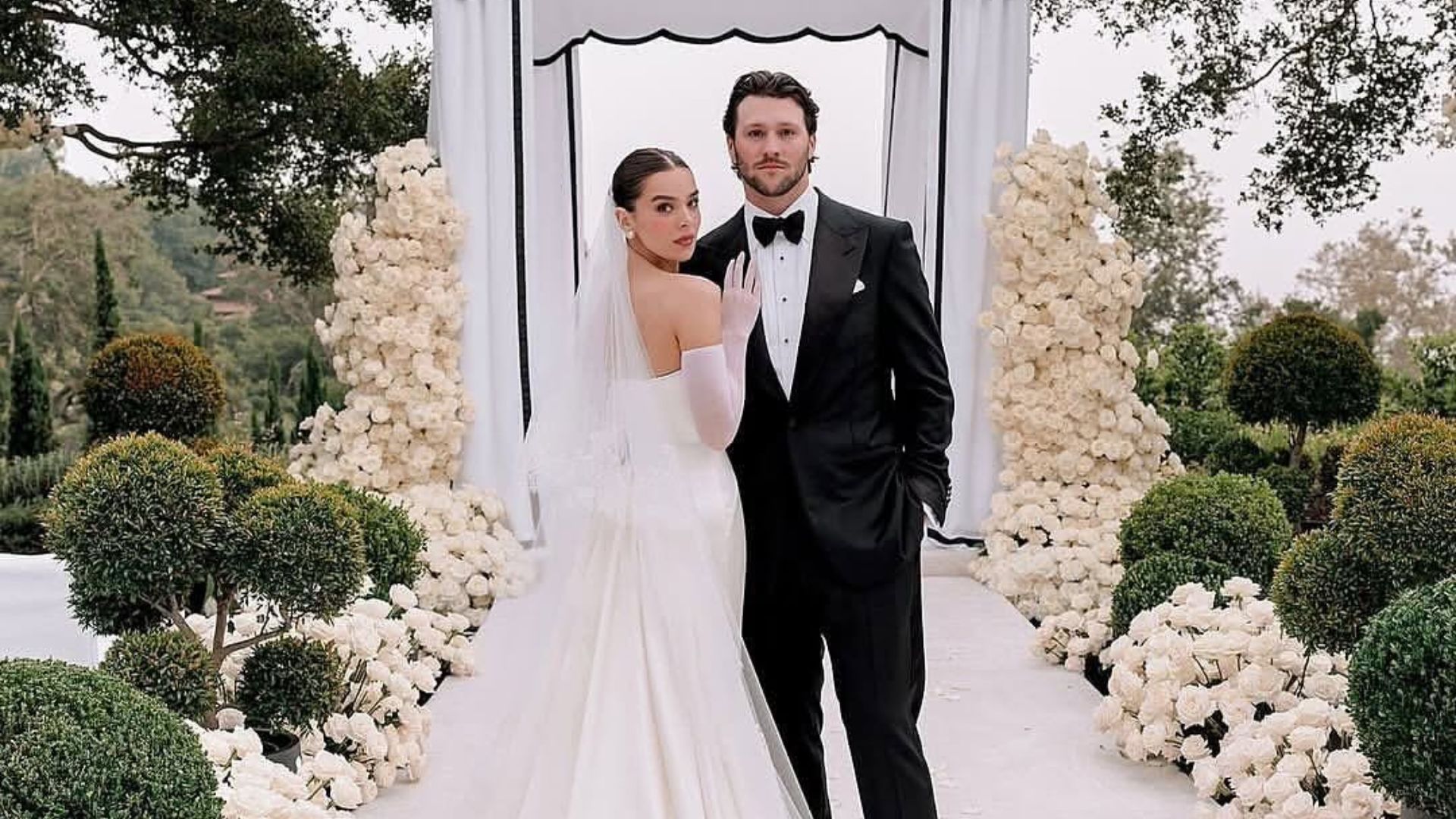 Resmi! Hailee Steinfeld Menikah dengan Josh Allen Dalam Upacara Super Private