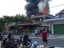 Toko Bangunan di Srengat Terbakar Akibat Korsleting, Kerugian Capai Rp 50 Juta