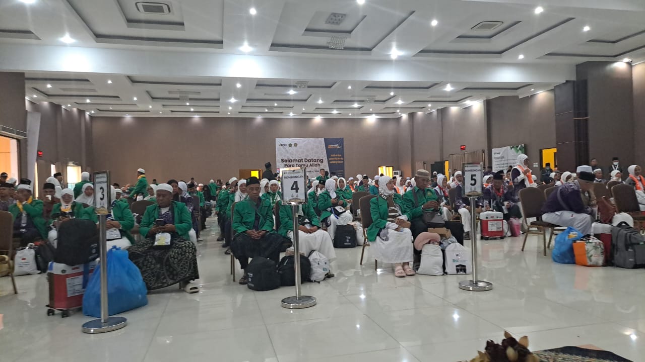 Kelelahan Perjalanan Jauh, Sejumlah Jamaah Haji Asal Tulungagung Pulang Langsung Dijemput Ambulans