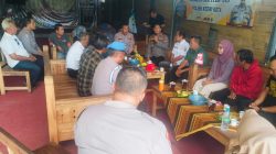 Bhabinkamtibmas Kelurahan Kaliombo, Aipda Andrey V.M., bersama Babinsa,