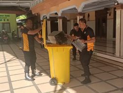 Polsek Semen Rayakan Hari Bhayangkara ke-79 dengan Aksi Bersih Masjid