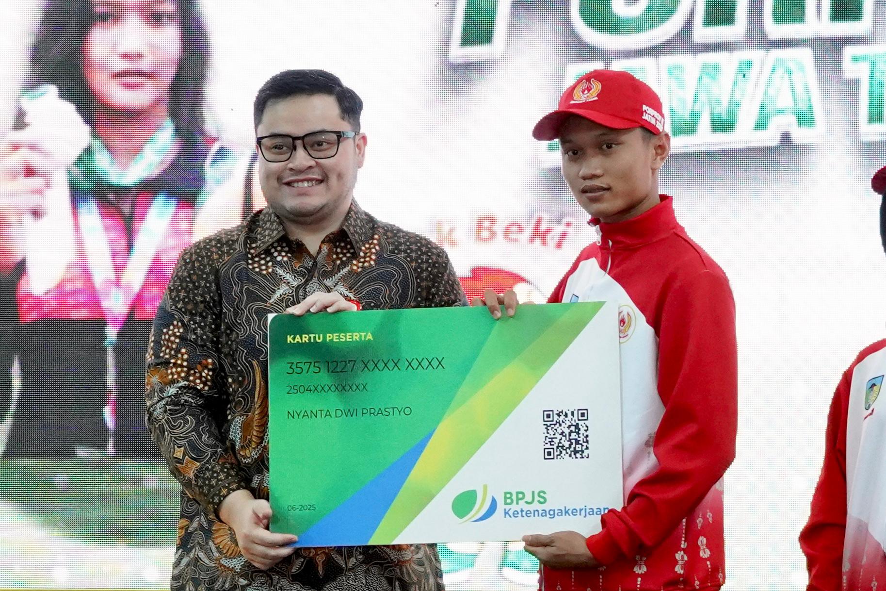 Mas Dhito Tegaskan Ancaman Kecurangan Saat Lepas Kontingen Kediri ke Porprov Jatim 2025