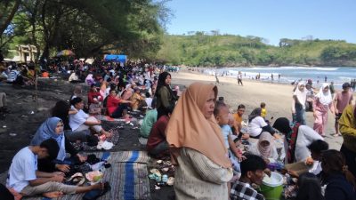 Pantai Serang di Panggungrejo, Blitar,  Liburan Serasa di Bali, Tersedia Homestay dan Wahana ATV