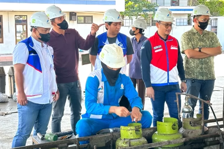 Hiswana Migas bersama pertamina saat melakukan pemantauan di salah satu SPPBE