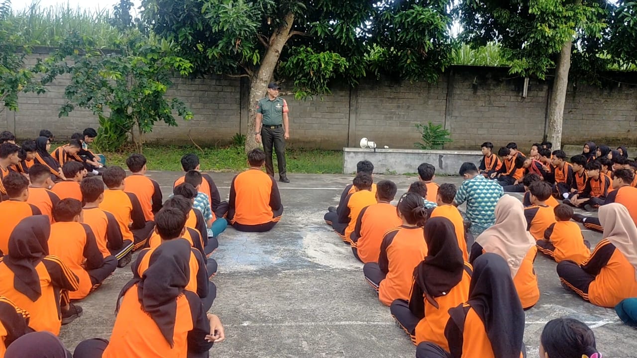 SMPN 5 Kota Kediri Gandeng Koramil 0809/02 untuk Latihan Penguatan Mental Siswa