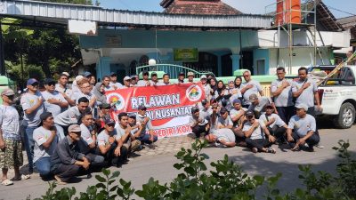 Relawan Suket Teki Kediri Bersihkan Empat Tempat Ibadah, Wujud Nyata Toleransi dan Kepedulian Sosial