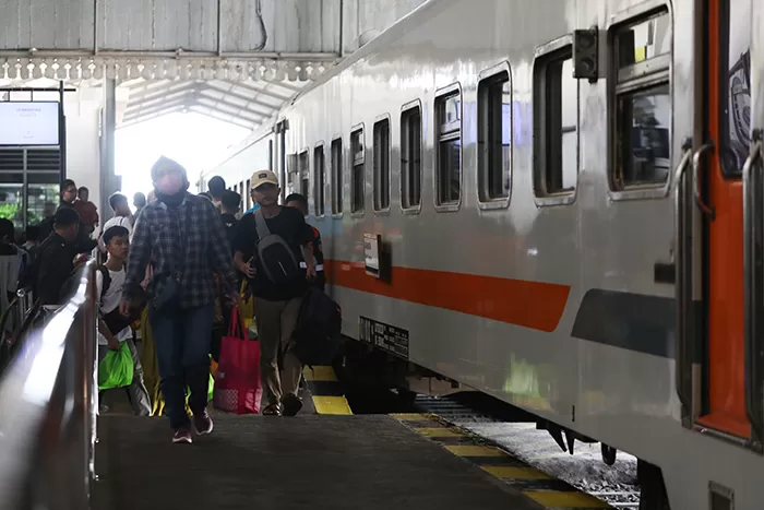 Akhir Libur Sekolah, Stasiun Kediri Padat Penumpang Tujuan Surabaya