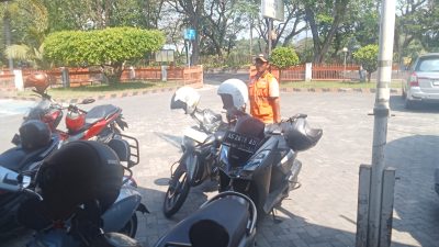 Mulyoto, Puluhan Tahun Jadi Jukir di Kantor Pos Kediri, Temukan Makna Hidup di Tengah Keramaian