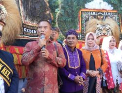 Ratusan Penari Pecut Warnai Grebeg Suro dan Hari Jadi ke-1143 Kota Kediri di Kampung Pecut