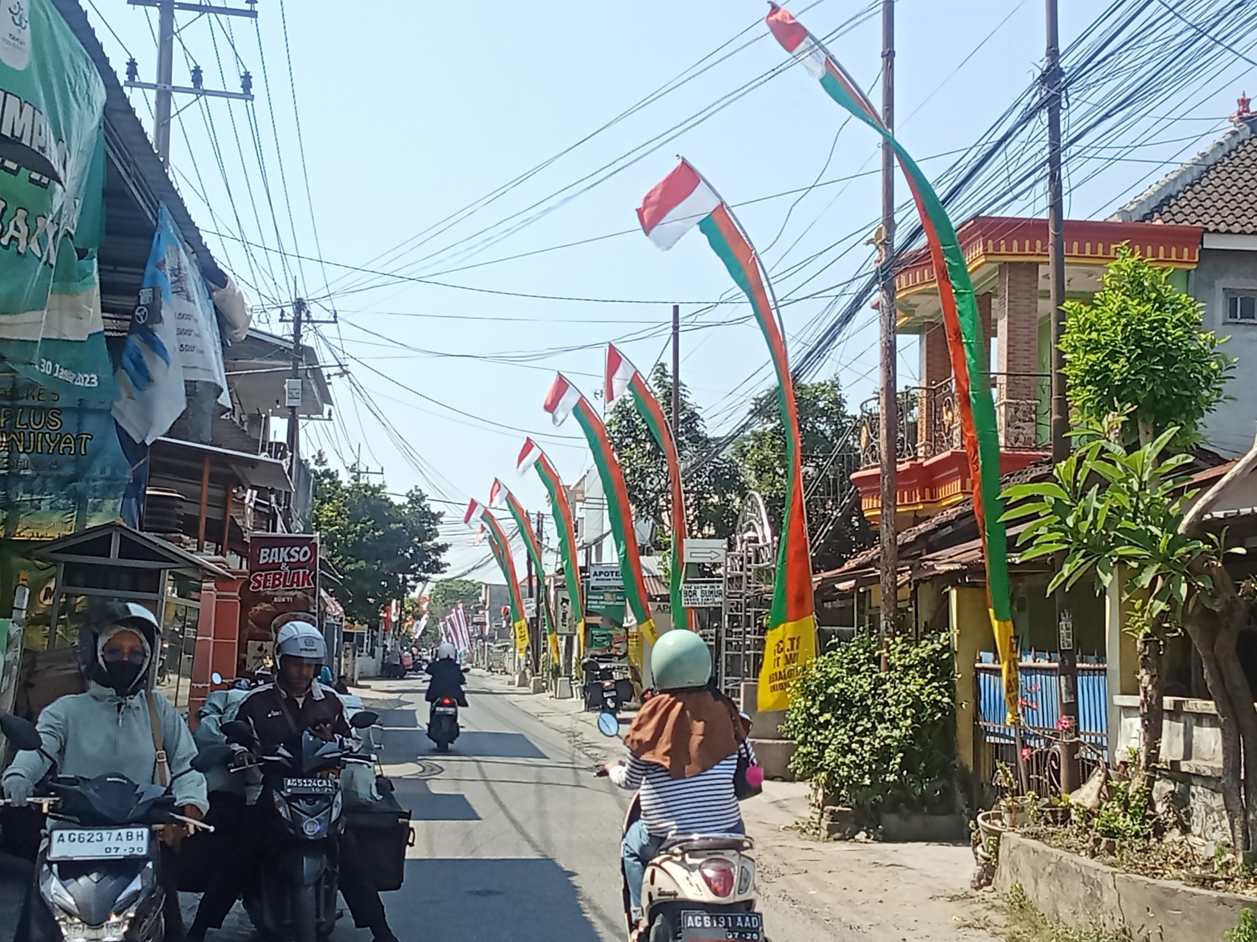 Warga Tirtoudan Warnai HUT RI ke-80 dengan Deretan Umbul-Umbul Merah Putih