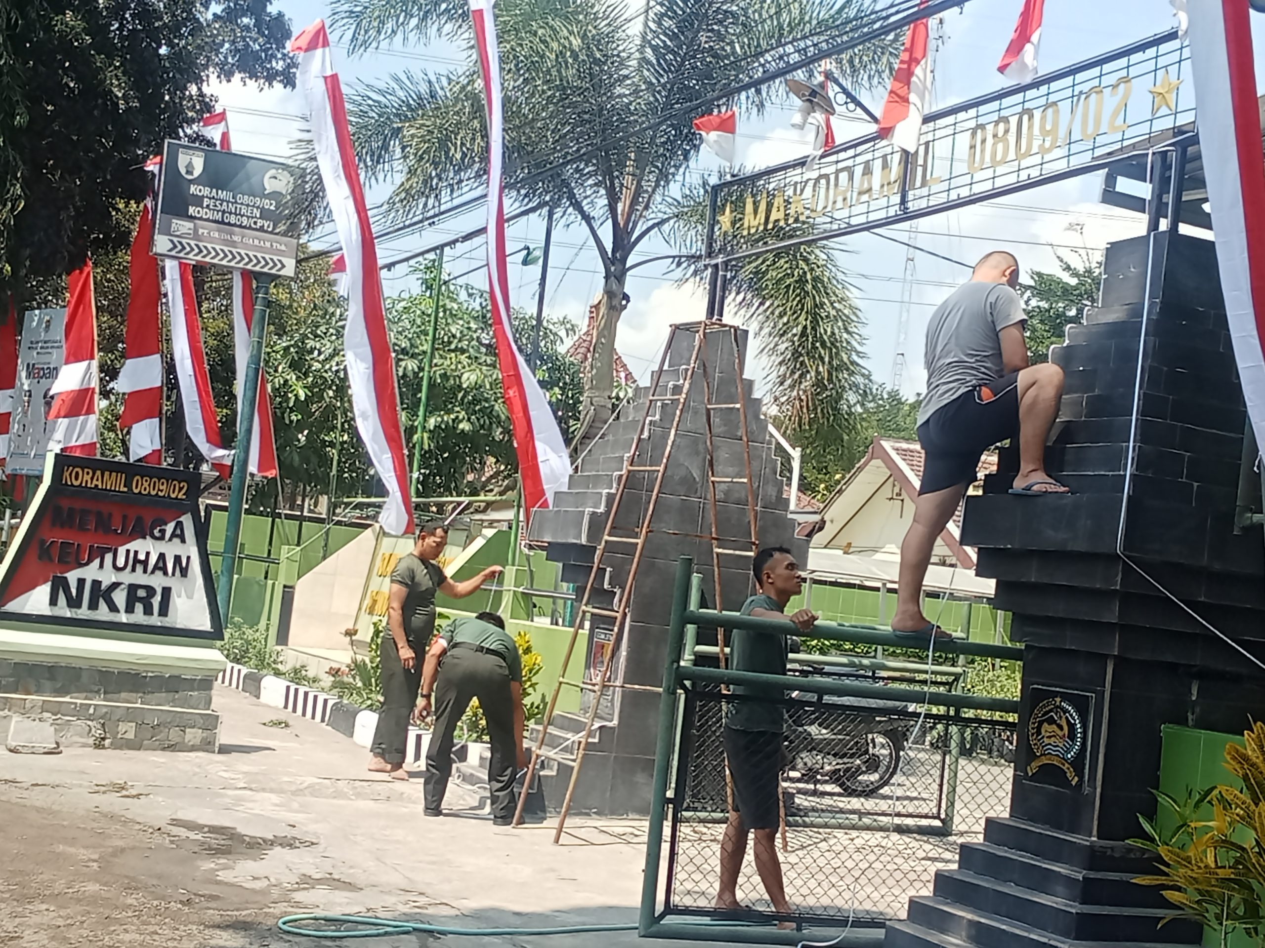 Sambut HUT RI ke-80 dan HUT TNI, Koramil 0809-02 Pesantren Percantik Markas