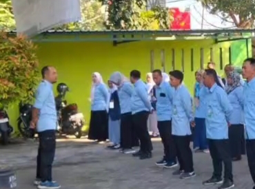 Perkuat KedDisiplinan dan Semangat Kerja, Perumda Pasar Joyoboyo Rutin Gelar Apel Pagi