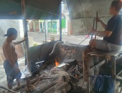 Pande Besi Kelurahan Banaran Bertahan di Tengah Modernisasi, Petani Masih Andalkan Alat Tradisional