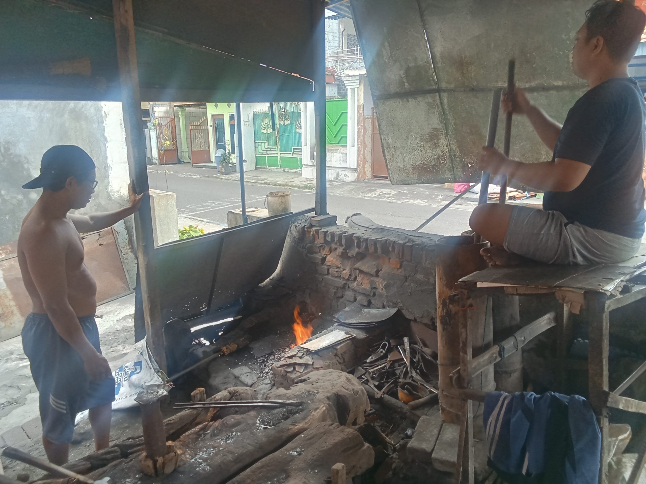 Pande Besi Banaran Bertahan di Tengah Modernisasi, Petani Masih Andalkan Alat Tradisional