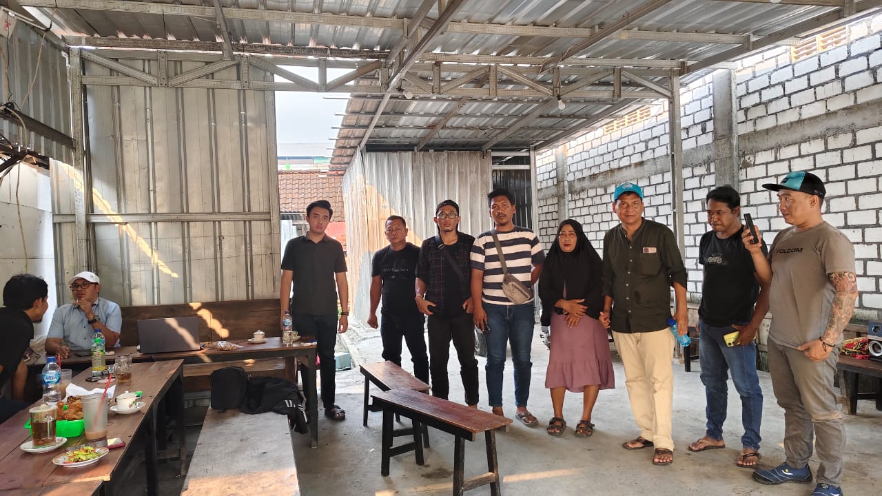 Ratusan Pekerja Proyek Stadion Surajaya Lamongan Belum Digaji, Warung Rakyat Terlilit Utang Rp 173 Juta