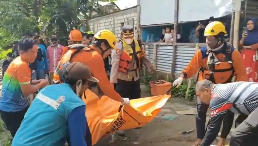 Jasad Pria Mengapung di Bengawan Solo Babat, Diduga Pemilik Motor yang Hilang