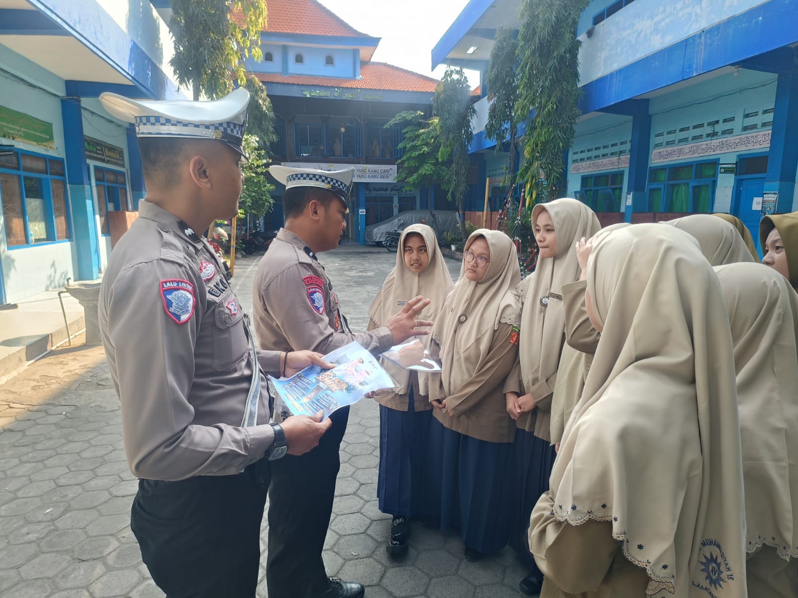 Satlantas Polres Lamongan Sasar Pelajar dalam Sosialisasi Keselamatan Operasi Patuh Semeru 2025