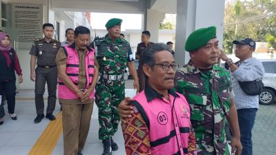 Diduga Korupsi Dana Kompensasi Jalan, Kades dan Ketua BPD Sidokelar Ditahan