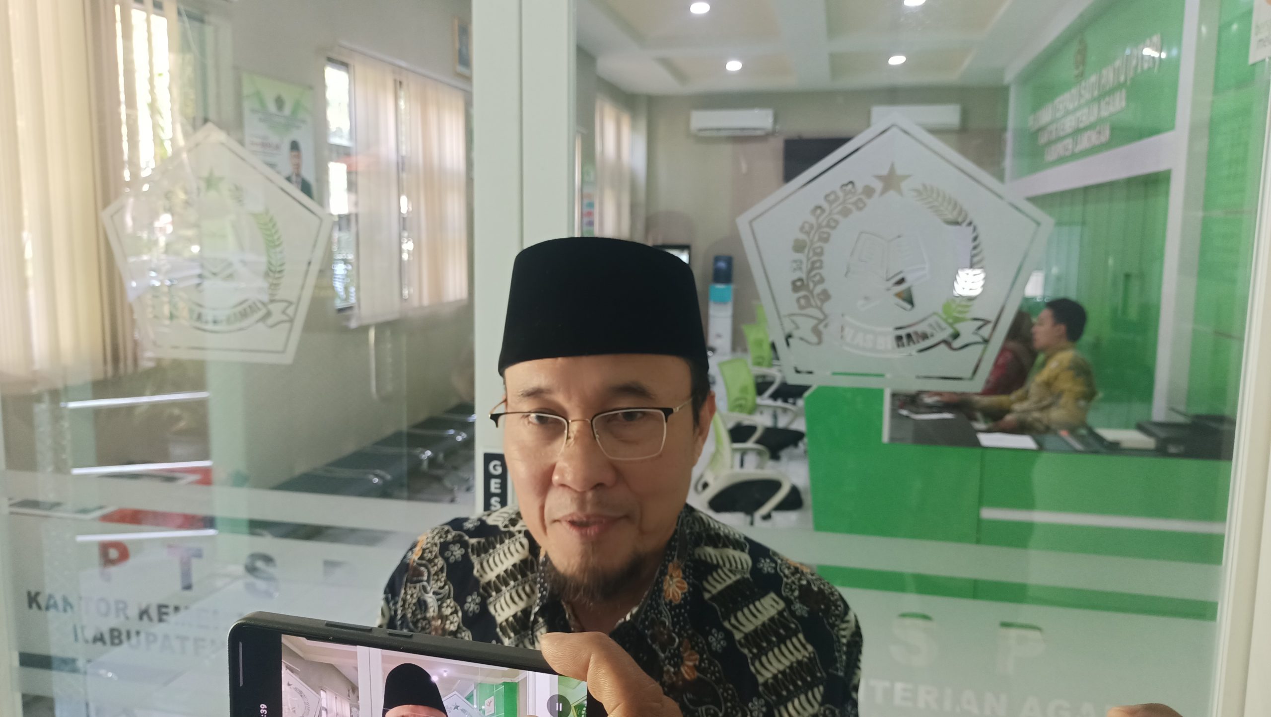 Kemenag Lamongan Pastikan Travel Tawwaabiin Tidak Berizin, Korban Penipuan Umrah Diduga Capai Ribuan Orang