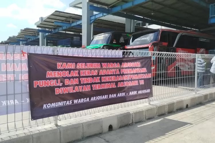 Terminal Arjosari Memanas! Warga Demo Tolak Premanisme Usai Pengeroyokan Anggota TNI AL