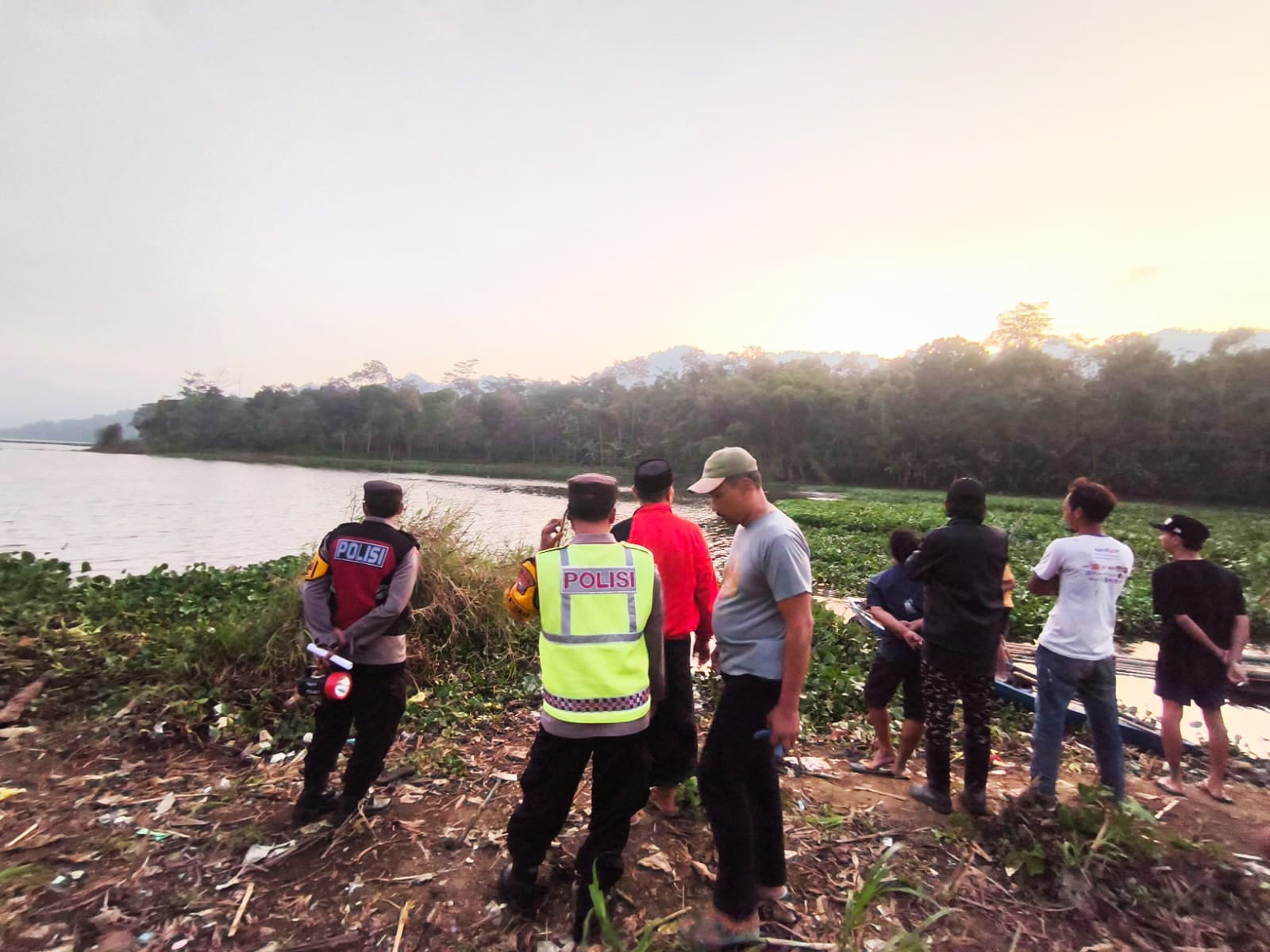 Mayat Pria Tanpa Identitas Ditemukan di Waduk Selorejo, Sempat Tertawa Sebelum Tenggelam