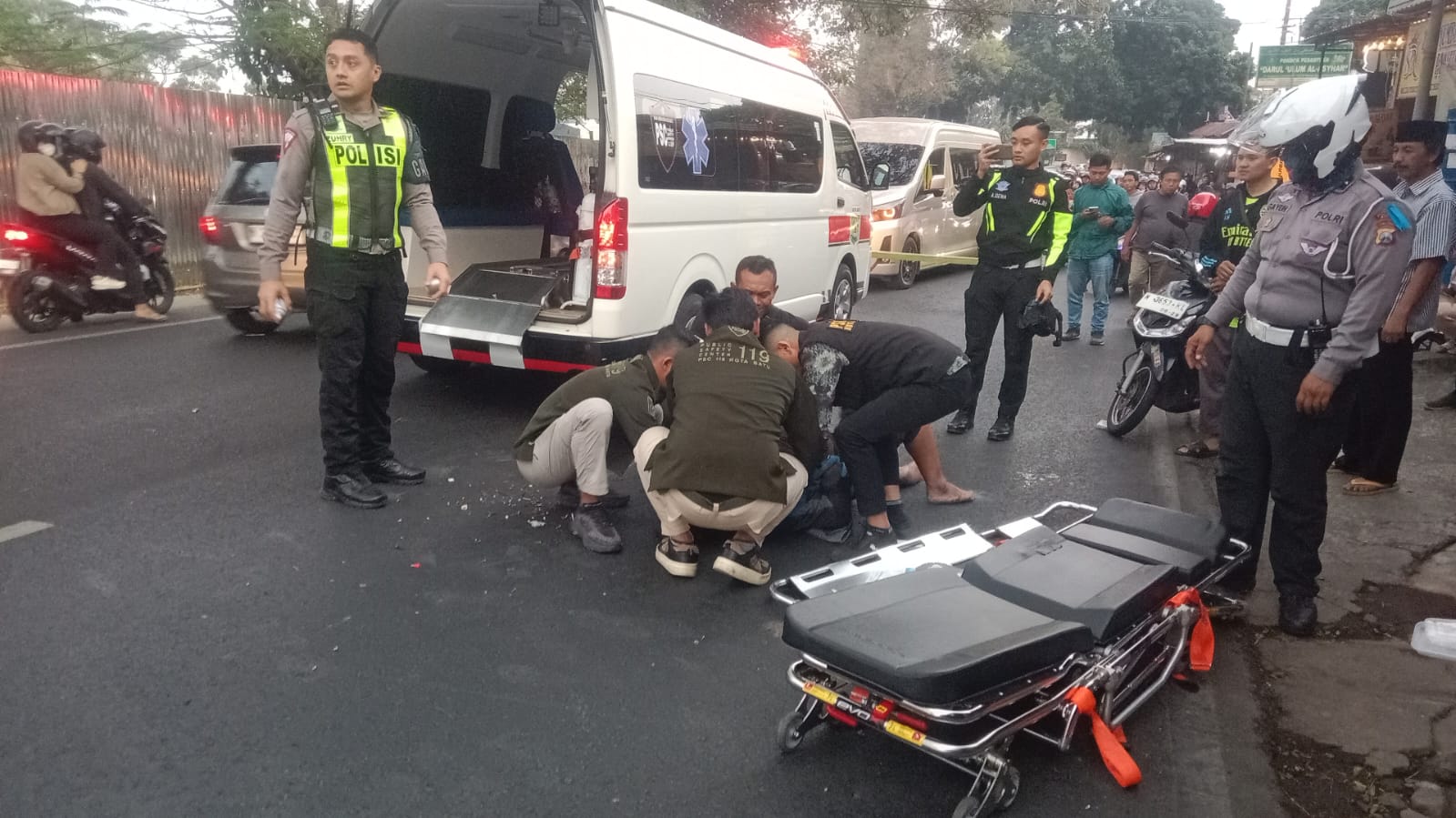 Kecelakaan di Jalan Ir. Sukarno Kota Batu, PNS Tak Sadar Usai Ditabrak dari Samping