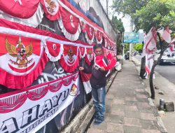 Pedagang Bendera Asal Garut Ramaikan Kota Batu Jelang 17 Agustus