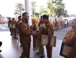 Pemkot Batu Berikan Penghargaan bagi ASN Purnatugas, Wali Kota, Pengabdian Tak Berakhir di Masa Pensiun
