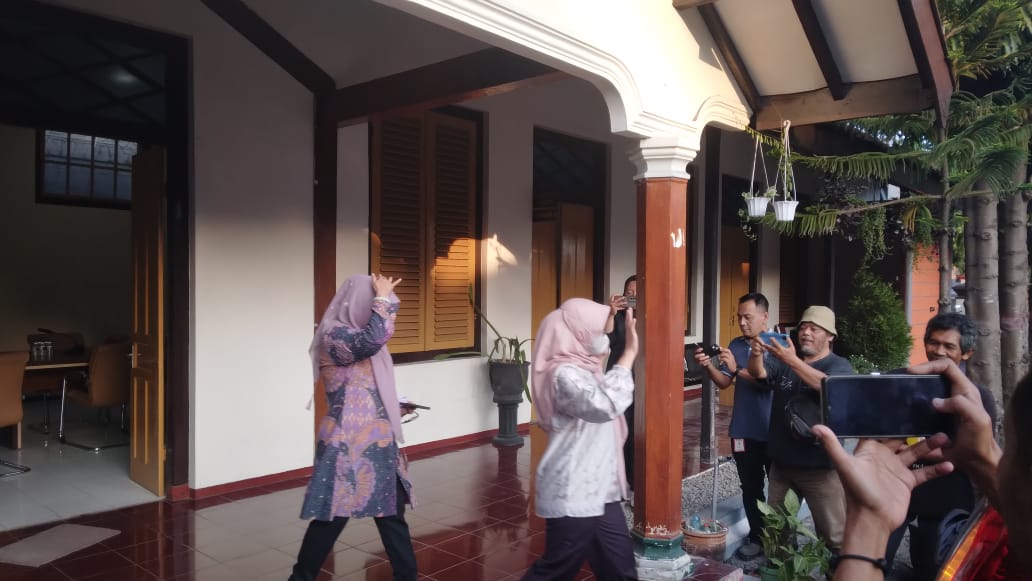 Diperiksa Tujuh Jam, Eks Bupati Blitar Rini Syarifah Masih Berstatus Saksi