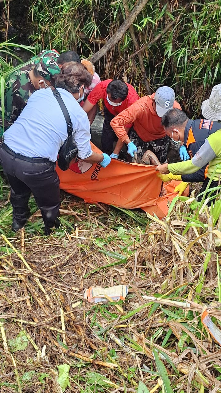 Warga Blitar Temukan Mayat Membusuk di Persawahan, Diduga Sudah 10 Hari Tak Pulang