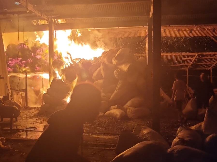 Pabrik Penyulingan Minyak Cengkeh di Tulungagung Terbakar, Kerugian Capai Rp 80 Juta