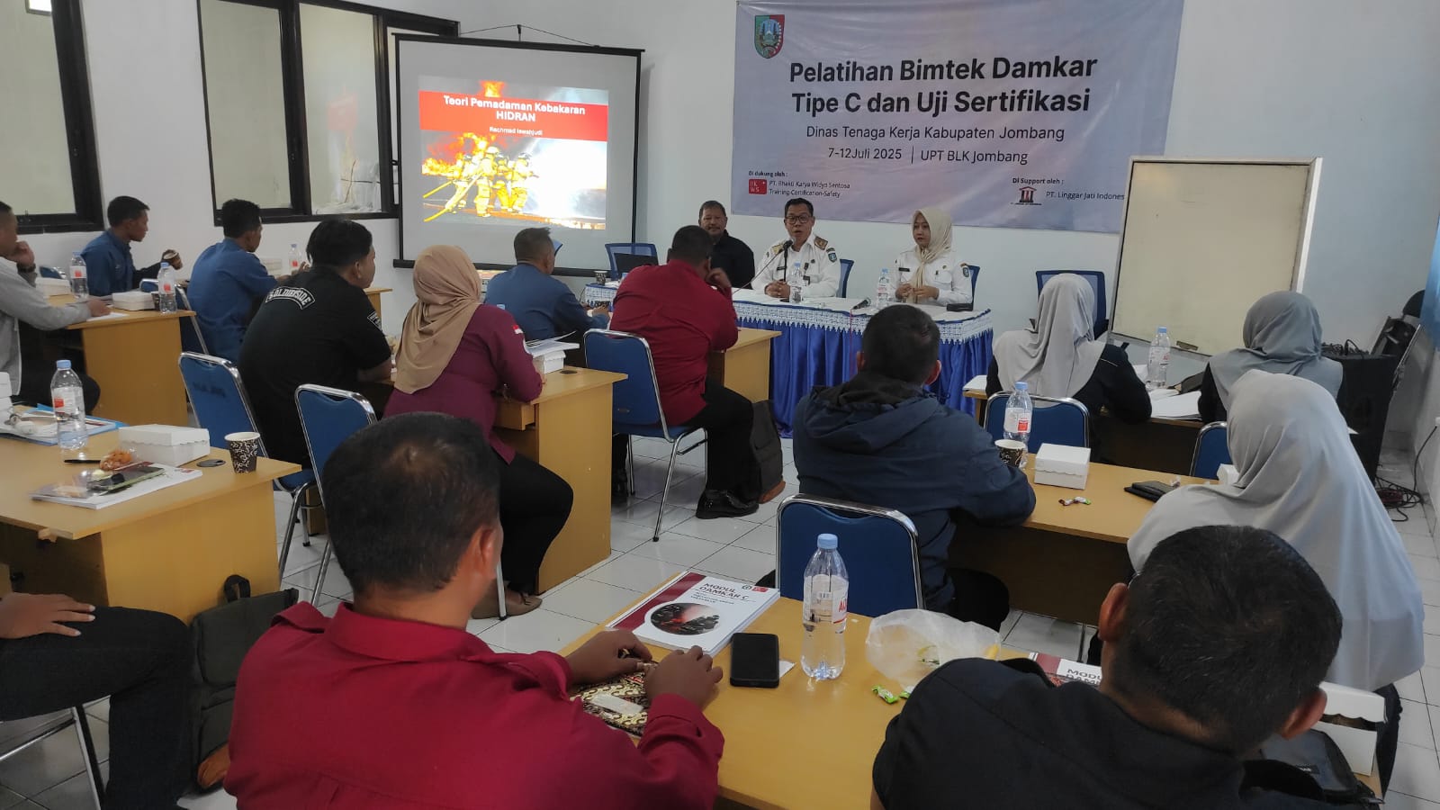 Perkuat Mitigasi, Pekerja Rokok Jombang Jalani Sertifikasi Damkar