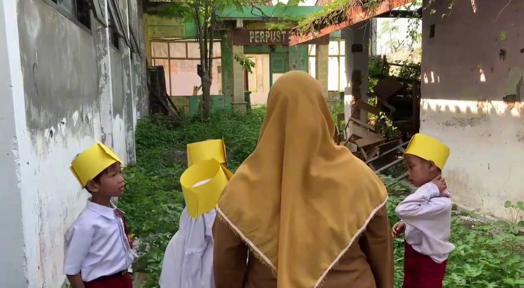 Miris! MPLS SDN Jabon 2 Digelar di Kantor Kepala Sekolah Akibat Ruang Kelas Rusak