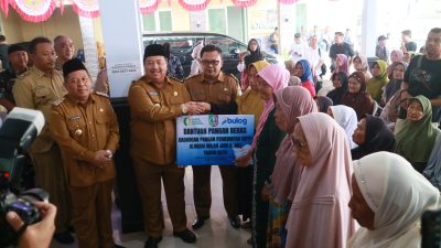 2.200 Ton Beras Digelontorkan, Bupati Jombang: Presiden Kita Sangat Perhatian terhadap Rakyat Kecil