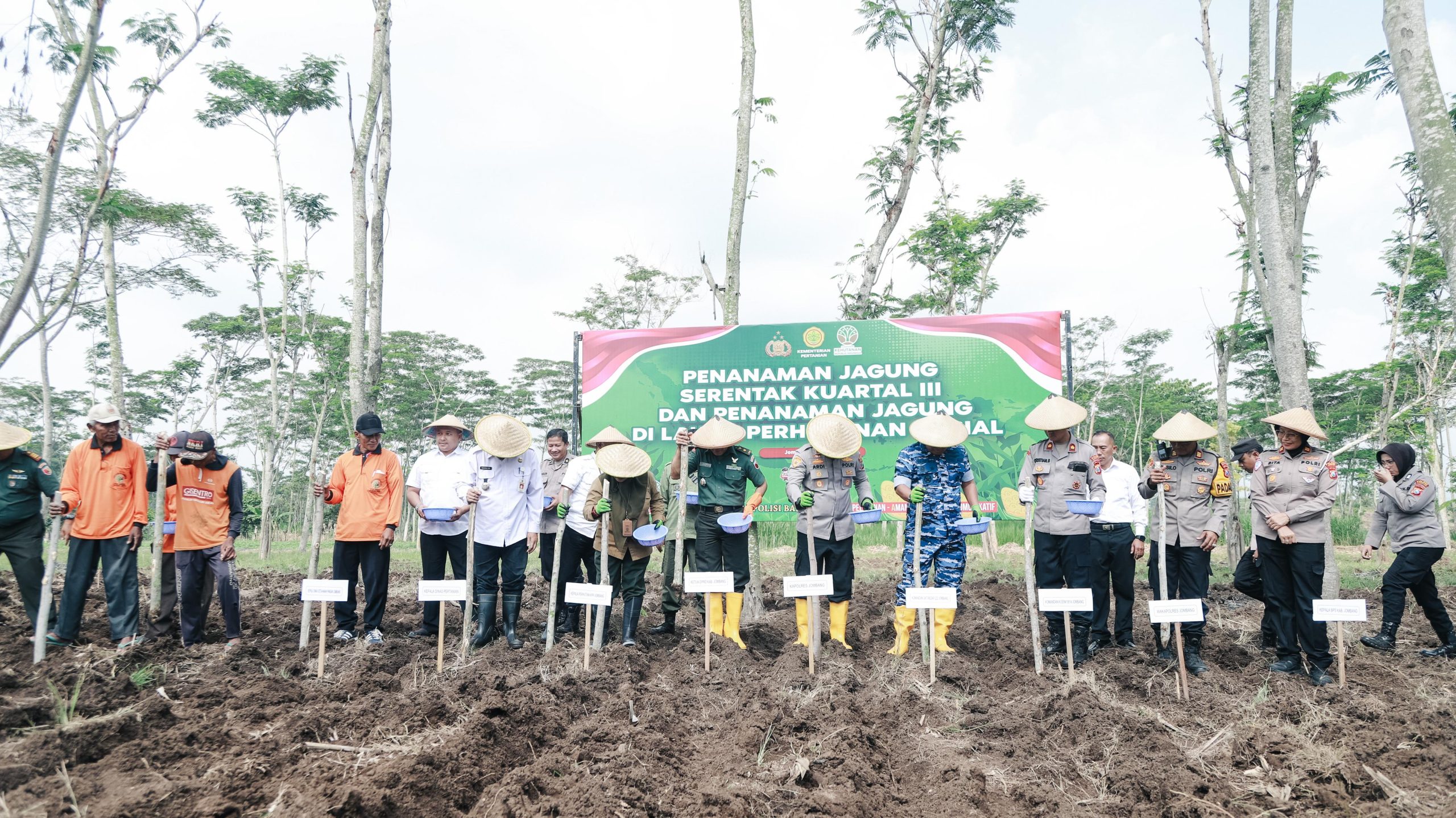 Polres Jombang Tanam Jagung Serentak Dukung Swasembada Pangan 2025