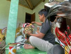 Limbah Jadi Cuan, Perajin Kostum Karnaval di Wonosalam Raup Omzet Dua Digit