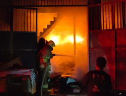 Toko Kayu di Kelurahan Bawang, Kecamatan Pesantren. Kota Kediri, Terbakar, Polisi Selidiki Penyebabnya