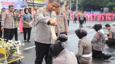 Momentum Hari Bhayangkara, 73 Anggota Polres Kediri Naik Pangkat, Dibarengi Tradisi Siraman