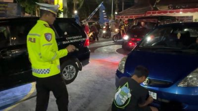 Polisi Tindak Mobil Pakai Lampu Sorot, Dinilai Ganggu Pengendara Lain