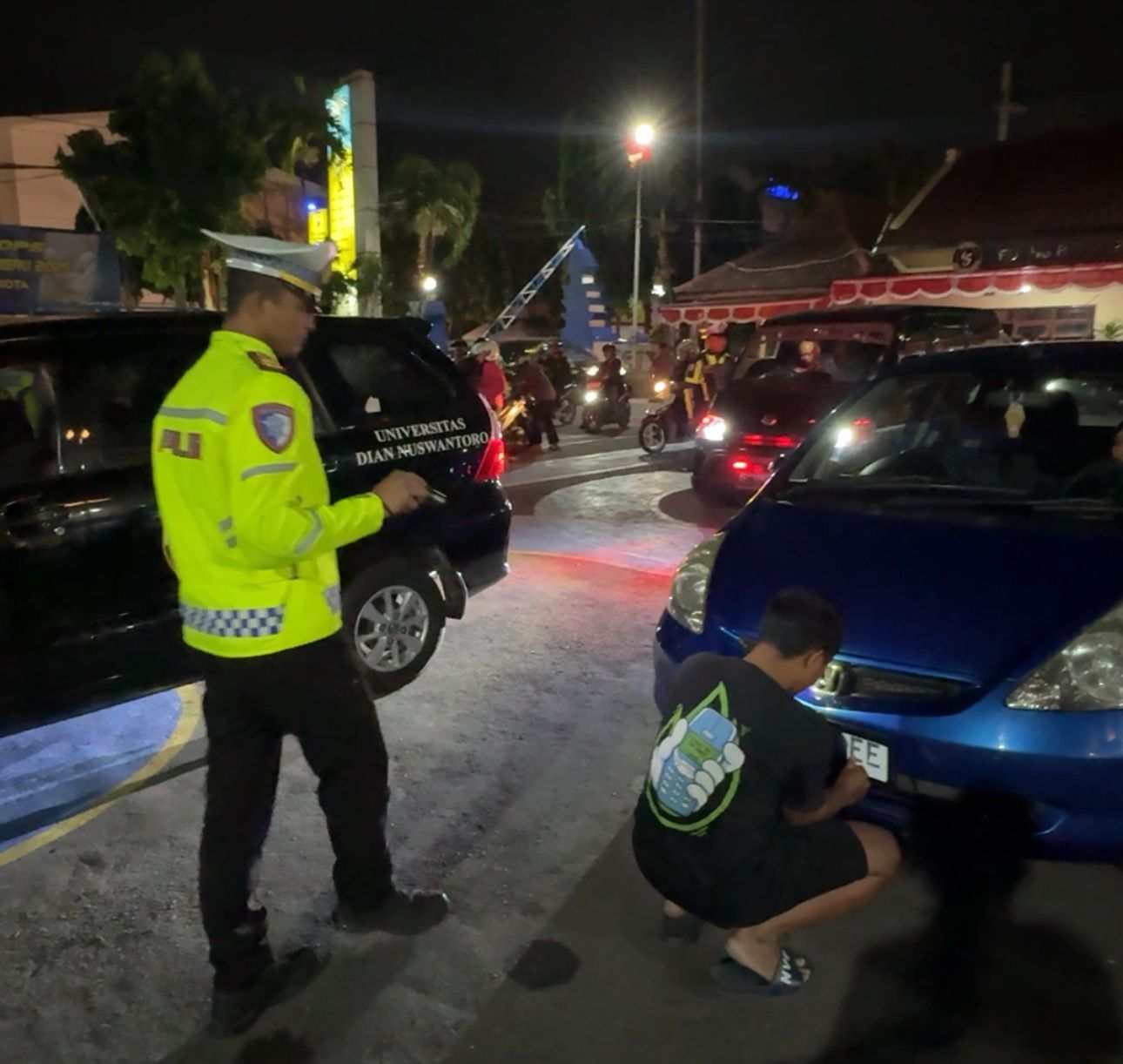 Polisi Tindak Mobil Pakai Lampu Sorot, Dinilai Ganggu Pengendara Lain