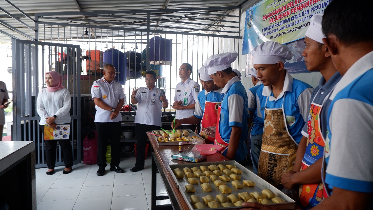 Siapkan Masa Depan, Lapas Jombang Bekali Narapidana Keterampilan Membuat Kue