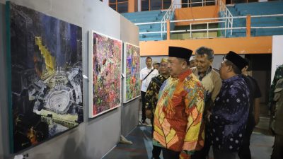 GOR Merdeka Jadi Galeri Seni, KOPI Jombang Gelar Pameran Lukisan Bertema Metafora
