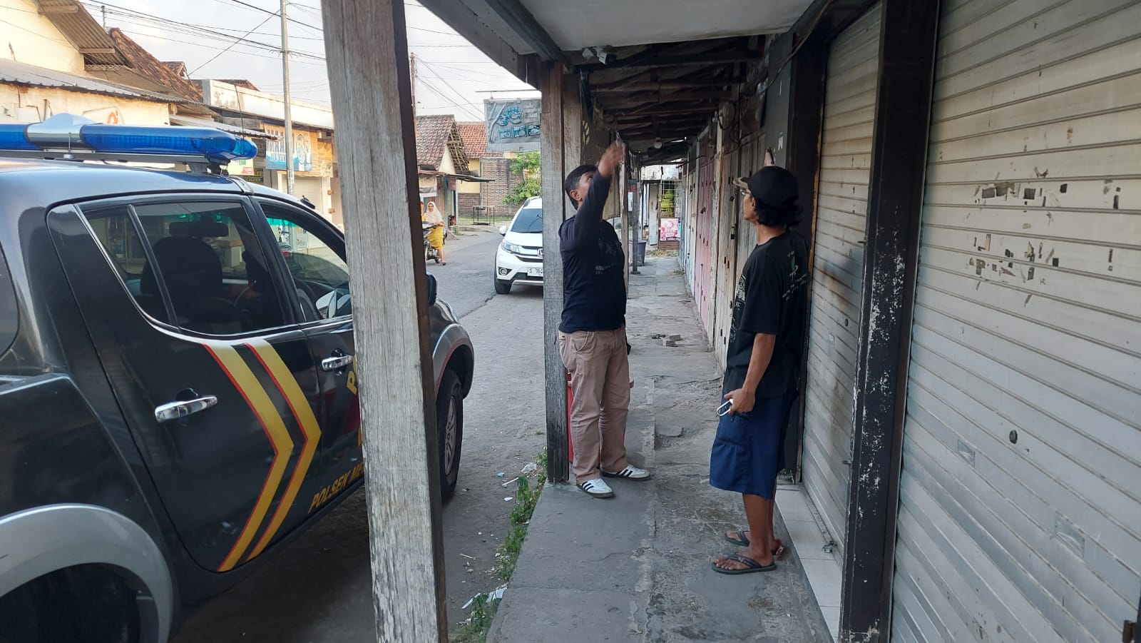 Terekam CCTV! Upaya Pembobolan Toko di Jombang Gagal Total